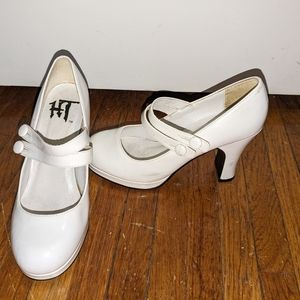 Hot Topic white Mary Jane platform shoes, size 7